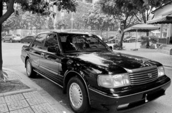 Điều gì khiến Toyota Crown đi gần 30 năm vẫn bán cả t.ỷ đồng?