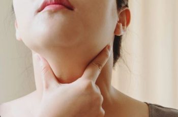 Người sắp bị UT thường có 3 dấu hiệu lạ ở cổ, có dù chỉ 1 bạn cũng cần đi khám khẩn cấp