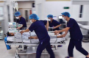 Khi ĐỘT QUỴ trở thành căn bệnh trẻ hóa đáng sợ nhất: Mùa hè nóng nực, ăn 4 món này không khác gì mời tử thần vào cửa!
