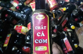 Quảng Nam, phát hiện hàng trăm chai nước mắm bị vứt bỏ
