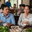 Vợ nấu nướng xong còn bận cho 2 con nhỏ ăn, lúc quay vào cả nhà ăn hết sạch mâm cơm chừa lại đúng bộ xương cá thì ứa nước mắt. Chồng nổi điên đứng dậy hành động sau đó khiến ai cũng sưỡng người