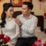 Tôi nhìn anh, cố tìm một chút cảm xúc, nhưng tất cả chỉ là sự xa cách