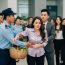 Vợ giám đốc đến công ty chơi, bị chồng chê quê mùa đuổi đi – 10 phút sau anh ta nhận cái kết kinh hoàng