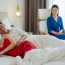 Về nhà sau ca trực muộn, vợ sững sờ thấy chồng ôm bồ ngủ tít, cô lẳng lặng lấy ghế ngồi chờ và cái kết hả dạ