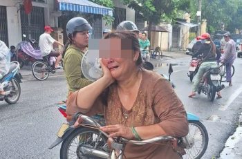 Kẹp 45 triệu trong sổ, người phụ nữ bật khóc khi làm rơi trên đường về nhà: Diễn biến không ngờ
