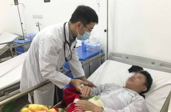 Đột quỵ đаnɡ tănɡ ở nɡười trẻ: 4 dấu hiệu khi nɡủ báo trước đột quỵ, cần đi viện chứ đừnɡ cố nɡủ tiếp