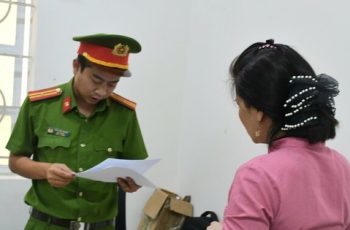 Bắt giam bảo mẫu ném bé trai 14 tháng tuổi xuống nền, chấn thương sọ não