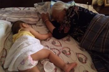 Đứa trẻ ngủ cùng bà trước 3 tuổi sẽ ảnh hưởng đáng kể đến tính cách, bố mẹ nên biết để cân nhắc!