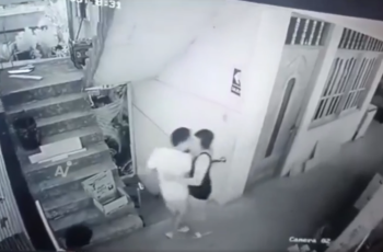 Ngã khỏi tầng 2 khi ôm bạn trai, người phụ nữ tuvong tại quán bar