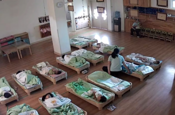 Không ngờ cảnh tượng này lại xảy ra trong giờ ngủ trưa ở trường mẫu giáo