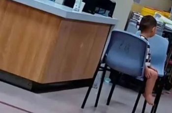 Bé trai 2 tuổi sống cùng thi thể mẹ nhiều ngày trong nhà mà không ai hay biết