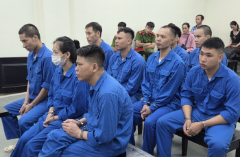 Lời khai của người bố thuê côn đồ đánh gãy chân, tạt axit bạn gái của con trai