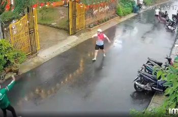 Clip vợ bị chồng và đôi nam nữ chặn đánh giữa đường: Bất ngờ danh tính người phụ nữ ra tay
