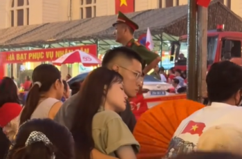 Toàn bộ vụ việc vợ ở nhà chăm con nhỏ, chồng đi xem diễu binh với bạn gái