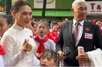 Đời tư kín tiếng của người đàn ông luôn đứng sau ca sĩ Mỹ Tâm tại buổi biểu diễn mừng Đại lễ 2/9