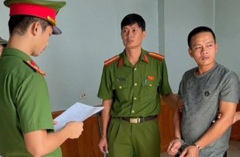 Khởi tố người cha bắt 2 con qu ỳ nhiều giờ, bao hanh rồi quay video gửi vợ