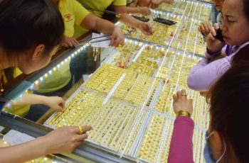 Giá vàng hôm nay (chiều 13-9): Giảm sâu