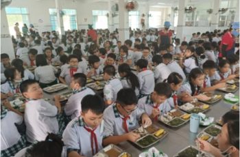 Phụ huynh ‘dậy sóng’ khi nghe các trường tiểu học thông báo dừng bán trú