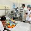 Bé trai 2 tuổi bị người nhà thơm gây viêm màng não, bác sĩ cảnh báo 3 kiểu người chớ nên hôn trẻ