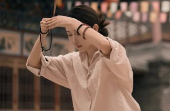 Khi thắp hương, bạn nhất định phải nói 2 chữ này – điều rất nhiều người không biết, bảo sao khấn hoài chẳng linh ứng!