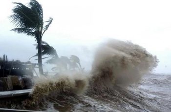 Dự báo Biển Đông sắp đón bão số 15, miền Trung đối mặt đợt mưa mới