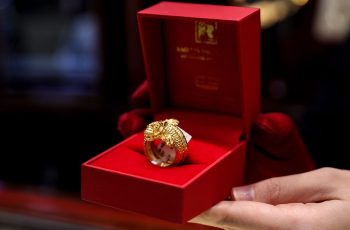 Giá vàng hôm nay 9/11/2025 neo ở ngưỡng cao, chờ tín hiệu mới để bứt phá