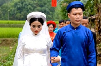 Cô dâu chửa trước mẹ chồng không cho vào cửa trước mà bắt đi cửa sau vào nhà