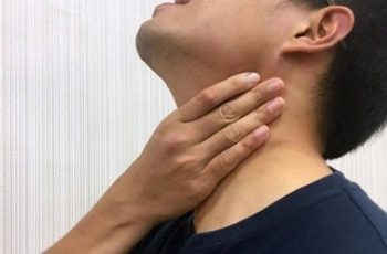 4 đặc điểm ở cổ chỉ người mắc ung thư mới có, bạn chỉ mất 1 phút để tự kiểm tra! 4 đặc điểm ở cổ chỉ người mắc ung thư mới có, bạn chỉ mất 1 phút để tự kiểm tra!