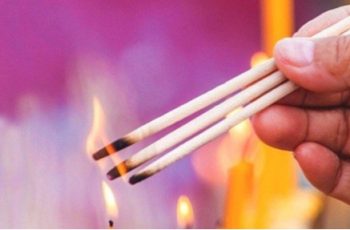 Khung giờ đẹp thắp hương ngày mai – mùng 1 tháng 11 năm Ất Tỵ, 4 thứ này kiêng kỵ đặt lên bàn thờ đầu tháng Khung giờ đẹp thắp hương ngày mai – mùng 1 tháng 11 năm Ất Tỵ, 4 thứ này kiêng kỵ đặt lên bàn thờ đầu tháng