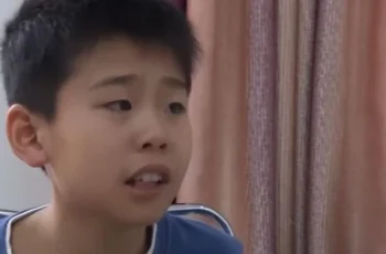 Cậu bé nhặt gần 900 triệu nhưng người mất khăng khăng đánh rơi 70 triệu: Phản ứng gia đình cho thấy dạy con quá tốt Cậu bé nhặt gần 900 triệu nhưng người mất khăng khăng đánh rơi 70 triệu: Phản ứng gia đình cho thấy dạy con quá tốt