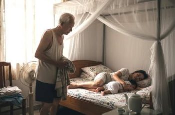 3 giờ sáng bắt gặp bố chồng lẻn vào phòng ngủ của mình, lật chăn lên, con dâu ngỡ ngàng sờ thấy 1 thứ 3 giờ sáng bắt gặp bố chồng lẻn vào phòng ngủ của mình, lật chăn lên, con dâu ngỡ ngàng sờ thấy 1 thứ