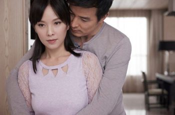 Khi ngủ với nhau chồng có hành động này, chắc chắn đã ng:o:ại t:ì:nh sau lưng bạn