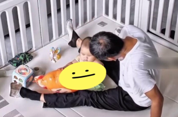 Con dâu ra ngoài nhờ bố chồng ở nhà chăm cháu, 30 phút sau check cam thì thấy cảnh tượng cả đời không quên Con dâu ra ngoài nhờ bố chồng ở nhà chăm cháu, 30 phút sau check cam thì thấy cảnh tượng cả đời không quên