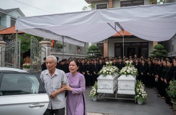 Đêm nào con gái cũng gọi về nhà khóc lóc bảo mẹ đến đón con về đi, sáng hôm sau 2 vợ chồng tôi lên tận nơi xin đón con gái về ở cữ Đêm nào con gái cũng gọi về nhà khóc lóc bảo mẹ đến đón con về đi, sáng hôm sau 2 vợ chồng tôi lên tận nơi xin đón con gái về ở cữ