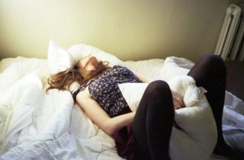 Đêm nào đi ngủ cũng thấy 3 dấu hiệu này thì cẩn thận tế bào UT đang được ‘nuôi lớn’ trong cơ thể bạn Đêm nào đi ngủ cũng thấy 3 dấu hiệu này thì cẩn thận tế bào UT đang được ‘nuôi lớn’ trong cơ thể bạn