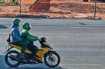 Huy động toàn dân truy tìm 2 tên cướp ngân hàng “ôm” 1,8 tỷ đồng bỏ trốn Huy động toàn dân truy tìm 2 tên cướp ngân hàng “ôm” 1,8 tỷ đồng bỏ trốn