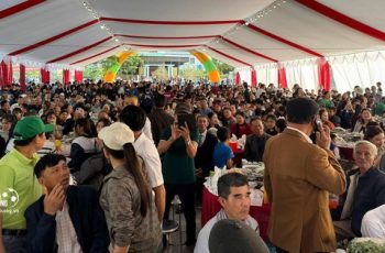 Bố Nguyễn Đình Bắc làm 100 mâm cỗ tri ân làng xóm: Từ sáng không khí đã tất bật Bố Nguyễn Đình Bắc làm 100 mâm cỗ tri ân làng xóm: Từ sáng không khí đã tất bật