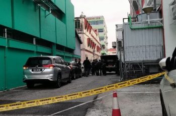 Mẹ chở con 2 tuổi trên ô tô nhưng quên không đưa đến nhà trẻ, 5 giờ chiều mới nhớ ra và cái kết muộn màng Mẹ chở con 2 tuổi trên ô tô nhưng quên không đưa đến nhà trẻ, 5 giờ chiều mới nhớ ra và cái kết muộn màng