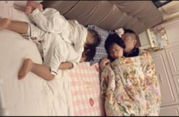 Thức giấc giữa đêm, con gái hỏi: “Sao bố mẹ không mặc quần áo?”, câu đáp của mẹ khiến nhiều người cần học hỏi Thức giấc giữa đêm, con gái hỏi: “Sao bố mẹ không mặc quần áo?”, câu đáp của mẹ khiến nhiều người cần học hỏi